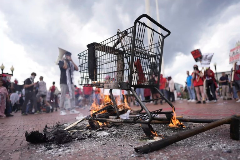 Protesters burn American flag at Union Station and raise Palestinian one in its place
