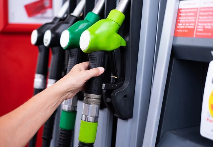 Gas prices: Decrease at the pumps headed into Labor Day Weekend