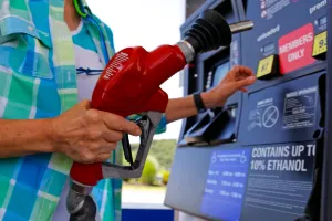 Gas prices: Drop 16 cents per gallon in one week to $4.16