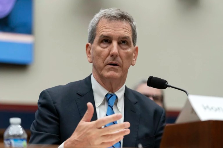 FAA administrator who clashed with SpaceX to resign