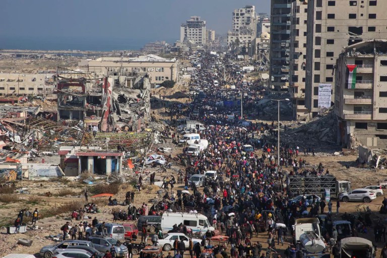 Palestinians return to Gaza as Trump urges Egypt and Jordan to take refugees