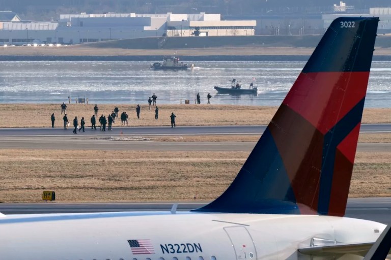 Multiple difficulties have surrounded Reagan National Airport before fatal crash