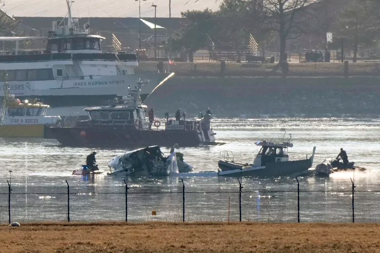 NTSB reveals American Airlines pilot may have tried last-minute maneuver to avoid crash