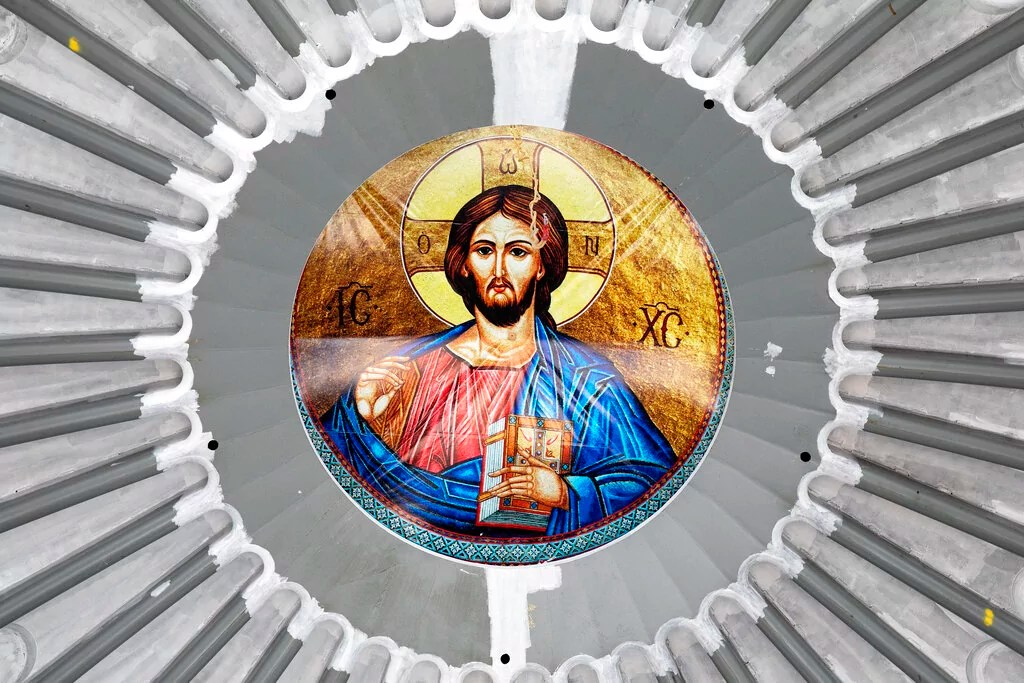 Study finds yearslong decline of Christianity in US has halted