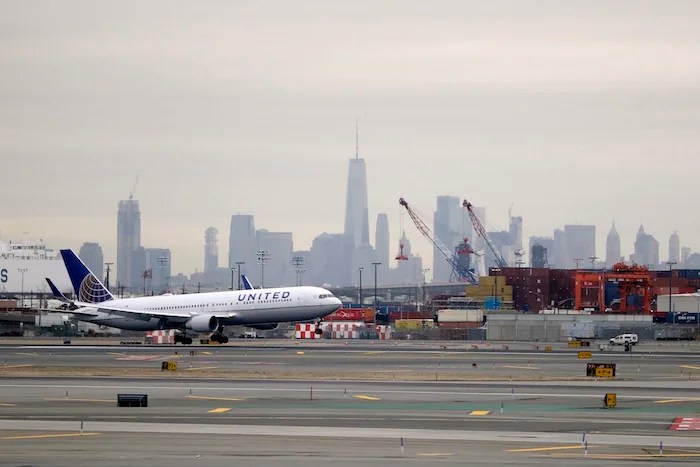 FAA announces another ground delay until midnight at Newark airport