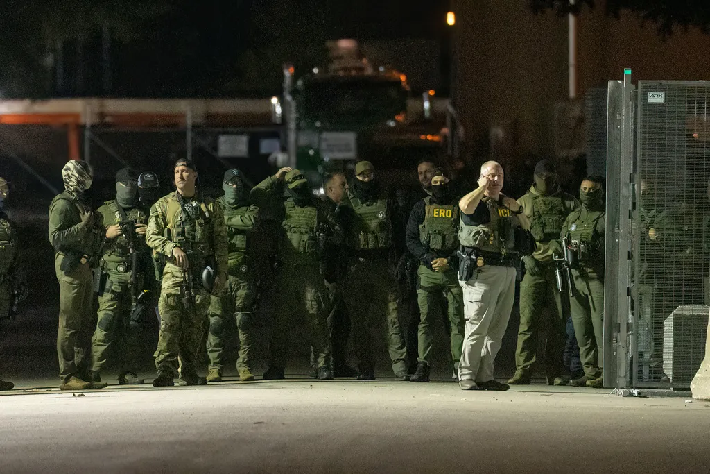 ICE arrests illegal immigrant serving as Chicago-area police officer