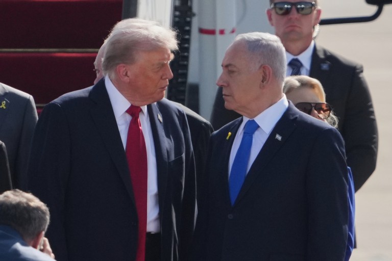 President Donald Trump, left, talks with Israeli Prime Minister Benjamin Netanyahu