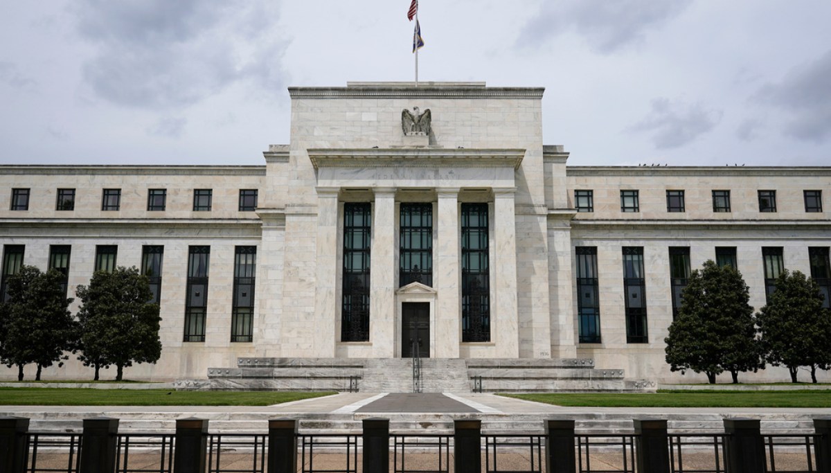 Roberts threads the needle on executive power