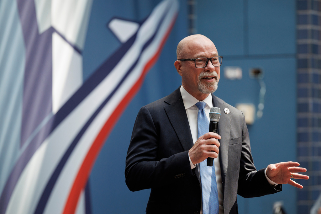 FAA chief assures air travel is safe despite fears about aging infrastructure: ‘Zero concerns’