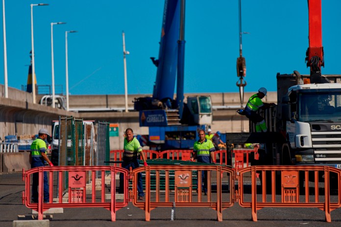 Workers prepare the area where passengers from the MV Hondius cruise ship are expected to arrive