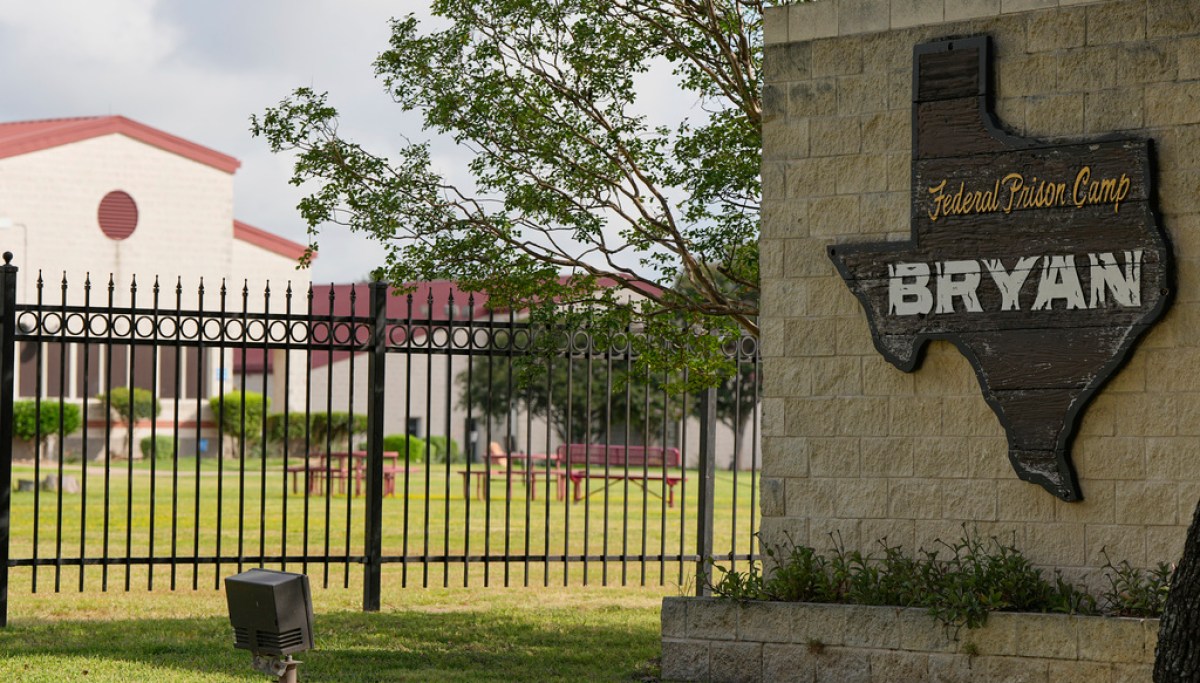 Democrats tour Ghislaine Maxwell’s prison: ‘Park-like campus’