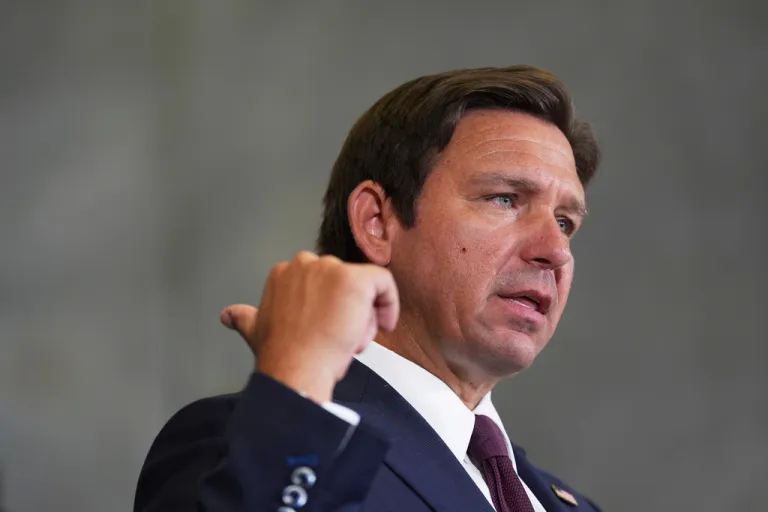 Ron DeSantis pointing behind him