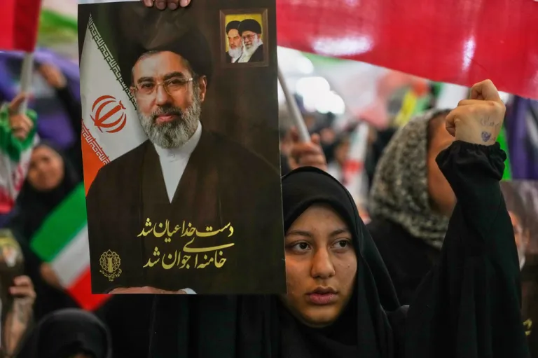 Iranian woman holding Khamenei photo