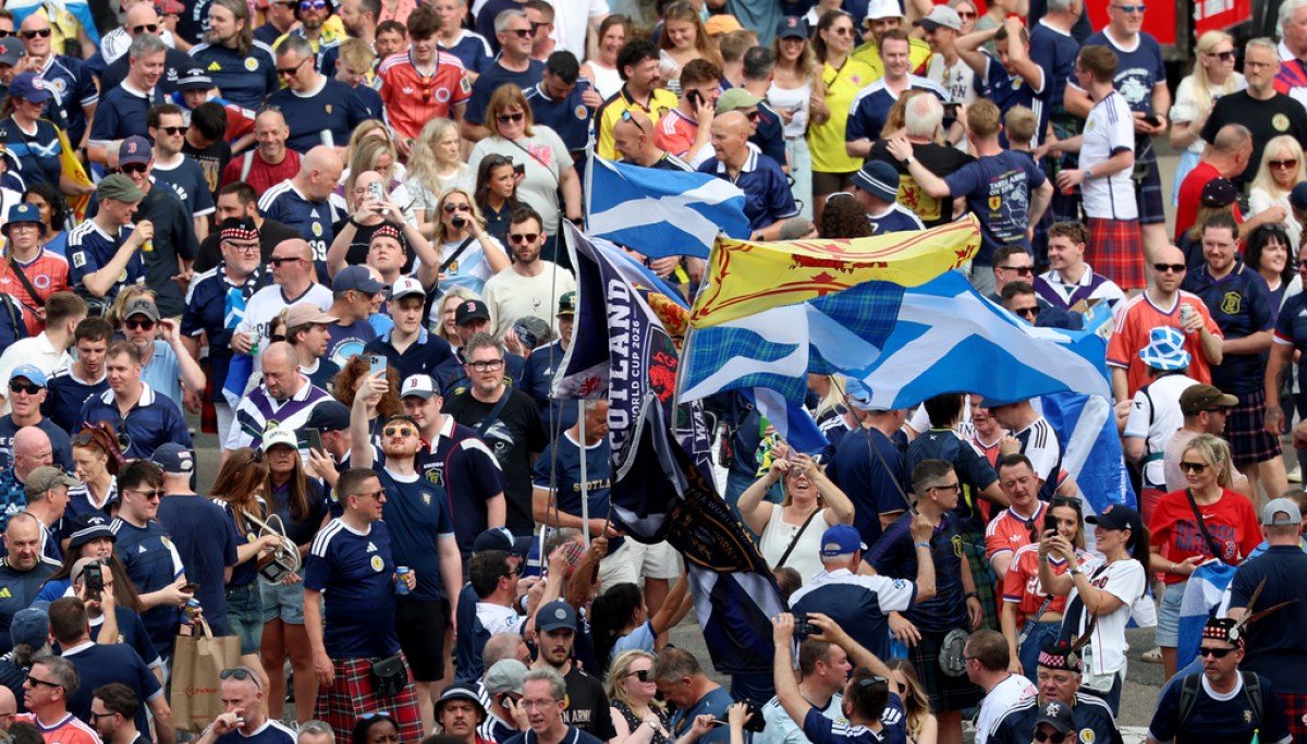 Thirsty Scots drink Boston bars dry of Samuel Adams Boston Lager