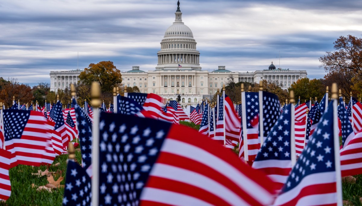 Neighbors fight to fly American flag after HOA says it violates policy