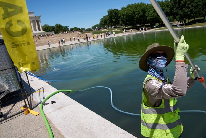 &nbsp;The reflecting pool is cleaned of algae, utilizing “ozone nano bubbles,” by National Park Service employees, June 16, 2026. (AP Photo/Jacquelyn Martin)