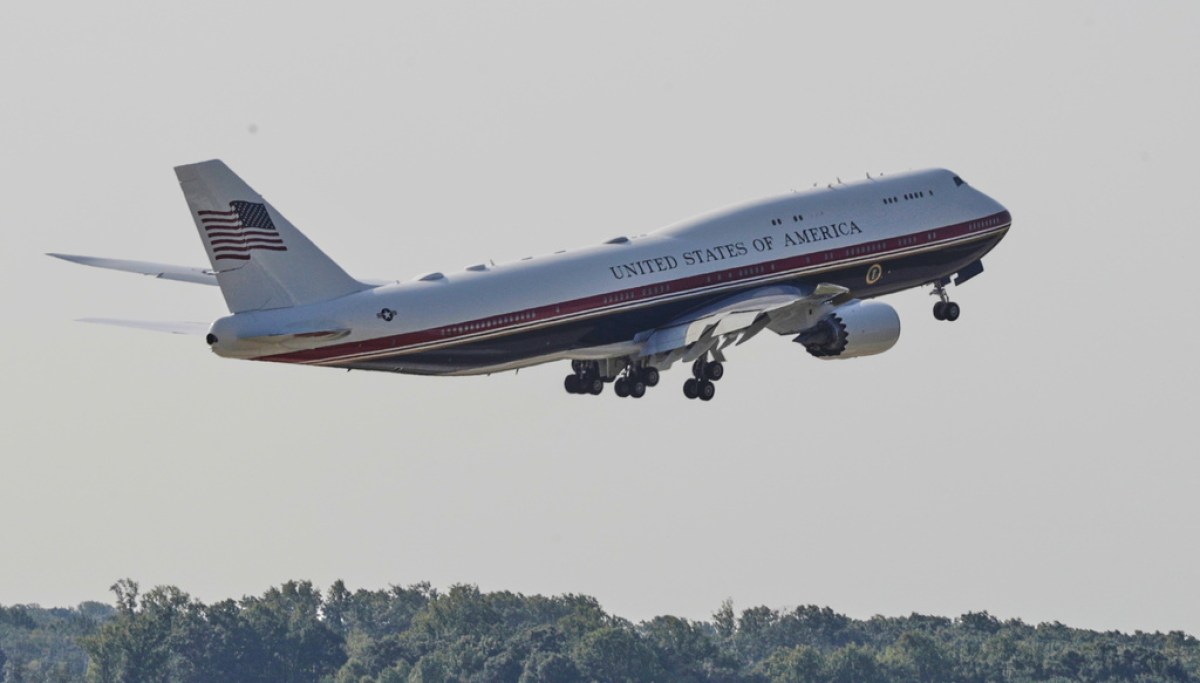 PHOTOS: Trump debuts new Air Force One plane from Qatar