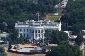Trump announces Sikorsky to pay for granite helipad on White House South Lawn